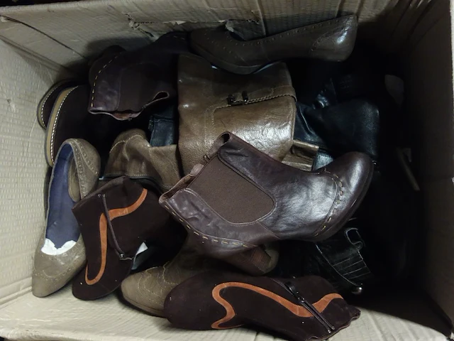 32x diverse schoenen - afbeelding 2 van  4