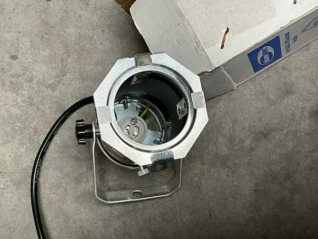 32x par 16 showtec chrome, zonder lamp - afbeelding 4 van  4