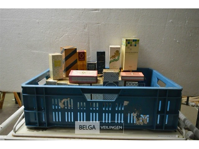 ± 33 div soorten klassieke parfums - afbeelding 1 van  6