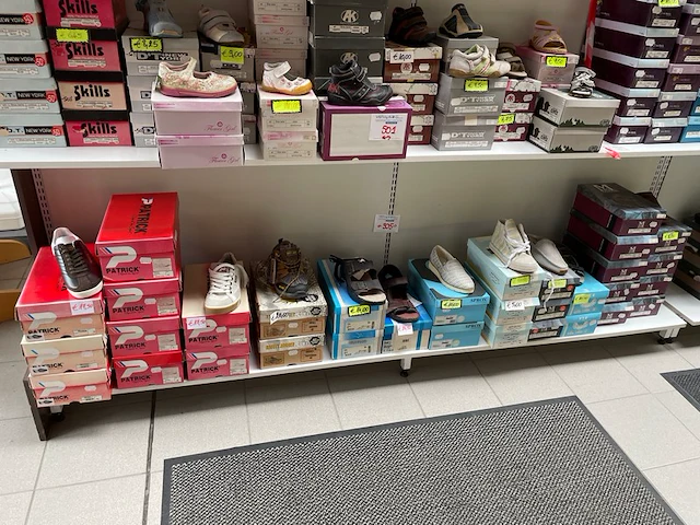 33 paar schoenen voor dames en heren - afbeelding 1 van  6