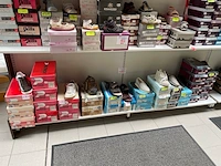 33 paar schoenen voor dames en heren