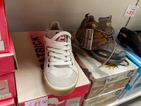 33 paar schoenen voor dames en heren - afbeelding 3 van  6