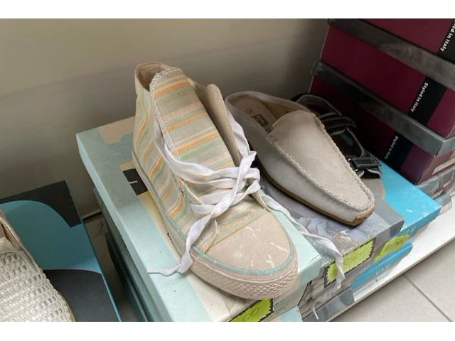 33 paar schoenen voor dames en heren - afbeelding 6 van  6