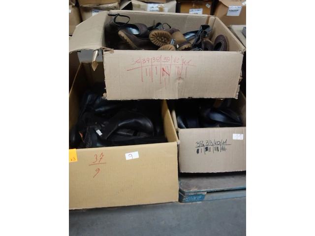 33x diverse schoenen - afbeelding 4 van  4