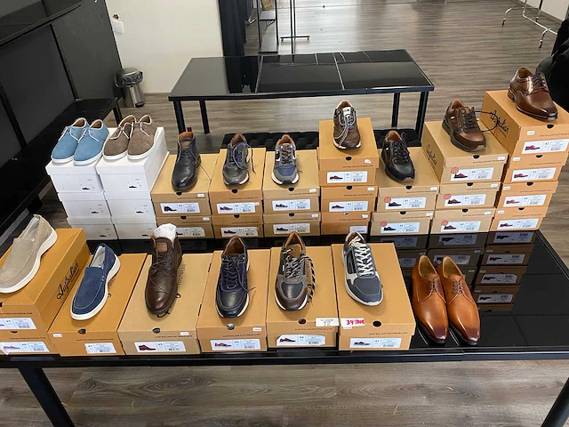 34 paar herenschoenen, diverse maten, modellen en merken - afbeelding 1 van  11