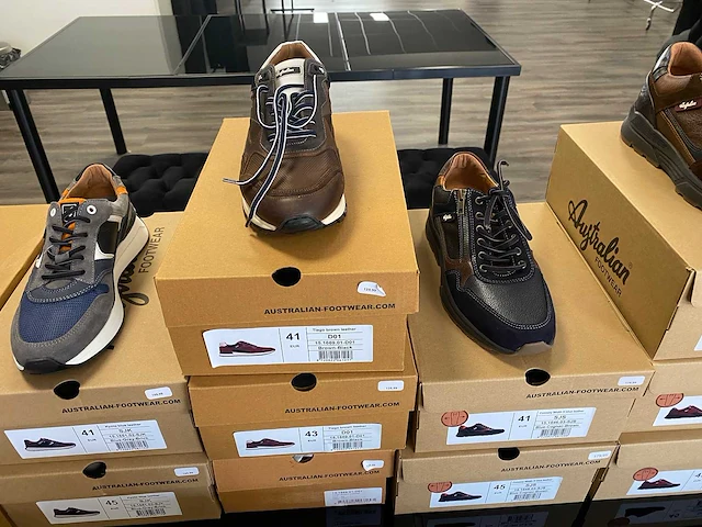 34 paar herenschoenen, diverse maten, modellen en merken - afbeelding 6 van  11