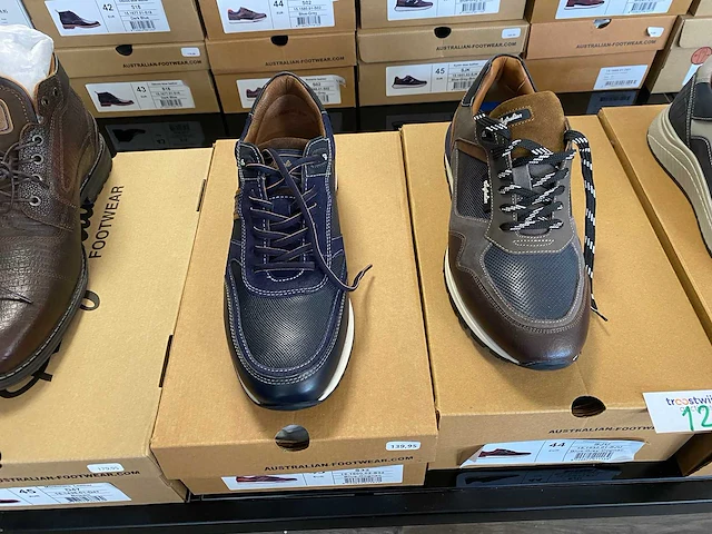 34 paar herenschoenen, diverse maten, modellen en merken - afbeelding 9 van  11