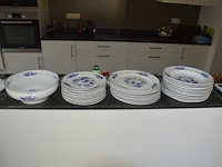 34 porseleinen borden wit en blauw gebloemd - afbeelding 1 van  8