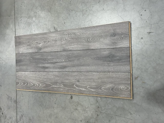 34,6 m2 laminaatvloer 10mm - afbeelding 1 van  3