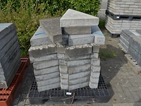 35 betonnen hoek borduren (zonder pvc pallet) - afbeelding 1 van  4