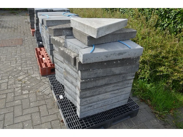 35 betonnen hoek borduren (zonder pvc pallet) - afbeelding 2 van  4