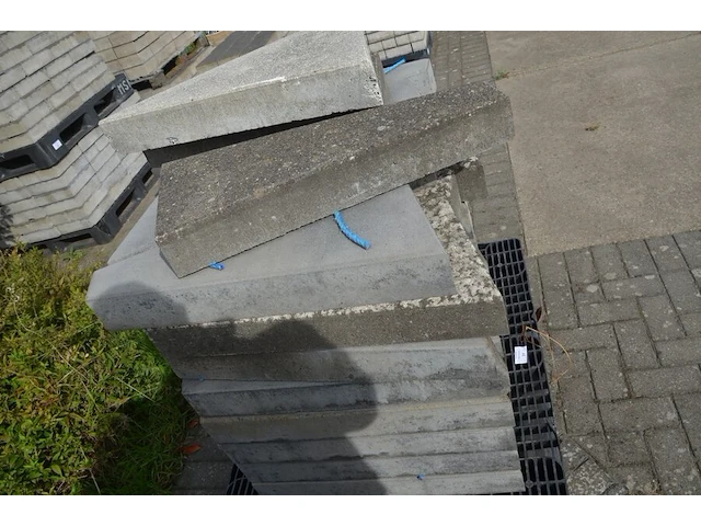 35 betonnen hoek borduren (zonder pvc pallet) - afbeelding 4 van  4