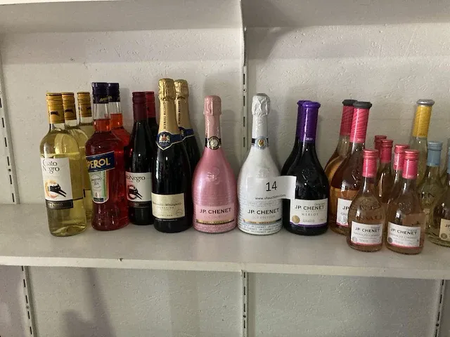 35 diverse flessen geestrijke dranken - afbeelding 1 van  6