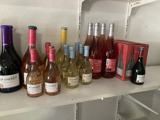35 diverse flessen geestrijke dranken - afbeelding 2 van  6