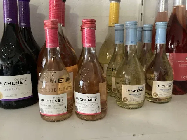35 diverse flessen geestrijke dranken - afbeelding 4 van  6