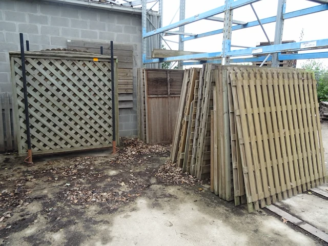35 diverse houten panelen - afbeelding 1 van  8