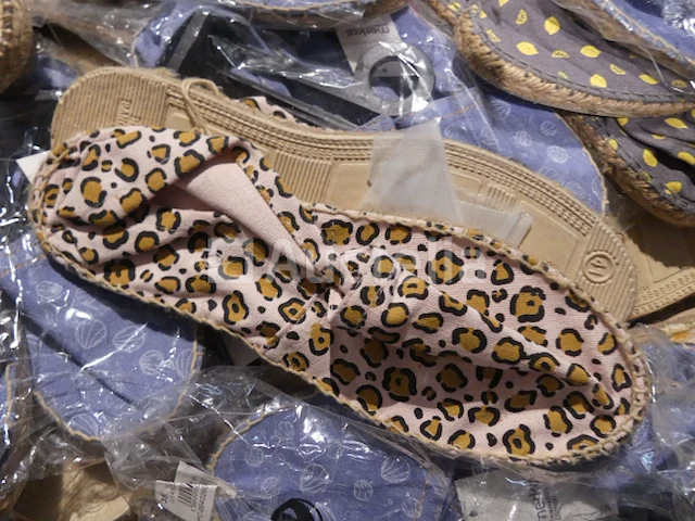 350 paren veelkleurige espadrilles - afbeelding 2 van  8