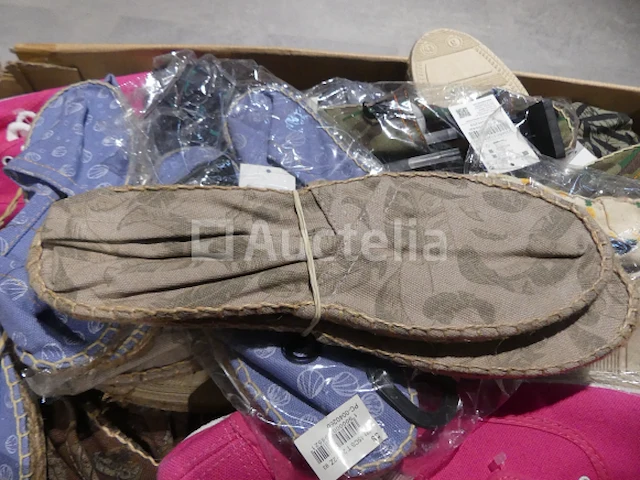 350 paren veelkleurige espadrilles - afbeelding 8 van  8
