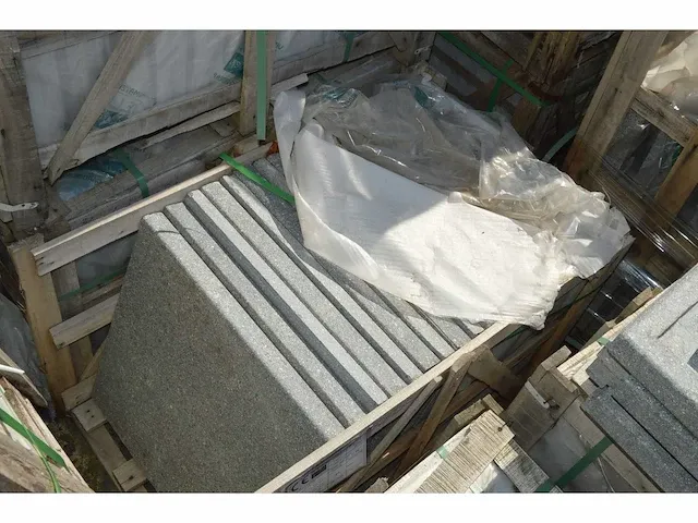 35,4lm zwembadboord porfier 60x60x5/3cm - afbeelding 2 van  8