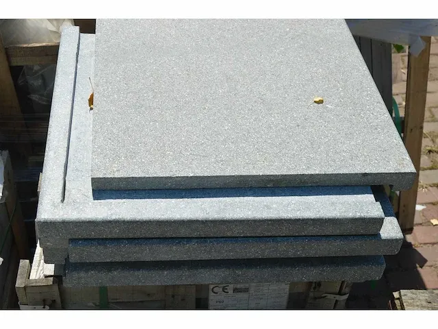 35,4lm zwembadboord porfier 60x60x5/3cm - afbeelding 5 van  8