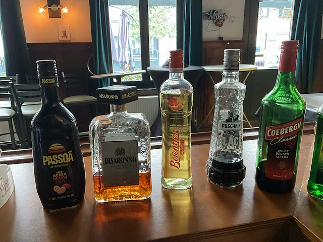 36 diverse geestrijke dranken - afbeelding 4 van  9