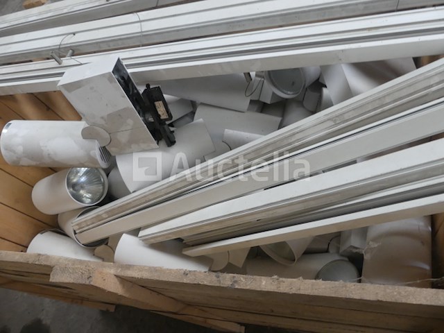 36 halogeenspotlampen op dimbare rails - afbeelding 1 van  7