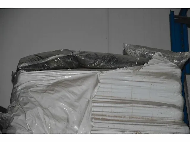 36 zakken splitzand 1/3 zwart, voegzand in zakken van 20kg - afbeelding 2 van  4