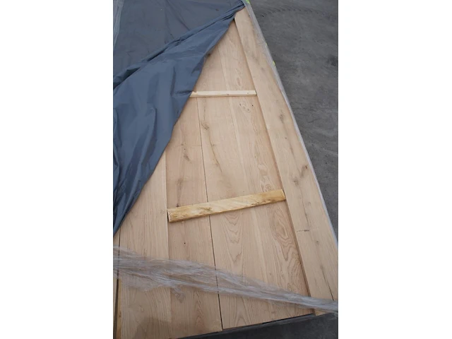 36,10 m² eik geschaafd 17mm - afbeelding 1 van  6