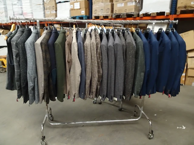 364 x nieuwe kledij - afbeelding 12 van  27