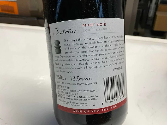 36x fles rode wijn 3 stones pinot noir 2016 - afbeelding 3 van  6