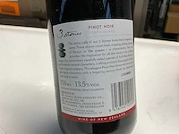 36x fles rode wijn 3 stones pinot noir 2016 - afbeelding 3 van  6