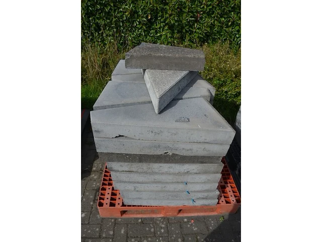 37 betonnen hoek borduren (zonder pvc pallet) - afbeelding 3 van  4