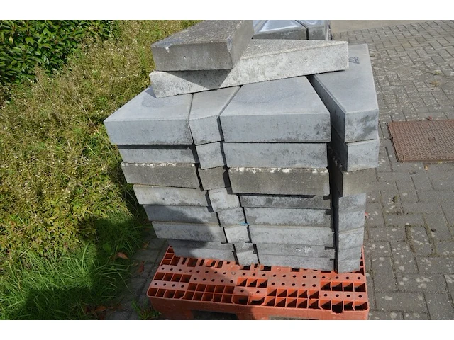 37 betonnen hoek borduren (zonder pvc pallet) - afbeelding 4 van  4