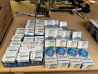 37 doosjes schroeven - afbeelding 1 van  8