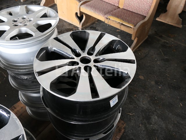 37 sets van verschillende aluminium en stalen velgen - afbeelding 2 van  10