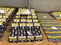 38 dozen spaanderplaatschroeven - afbeelding 1 van  6