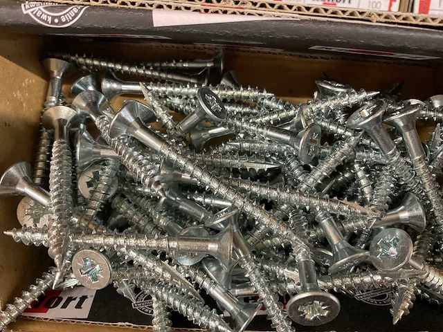 38 dozen spaanderplaatschroeven - afbeelding 6 van  6