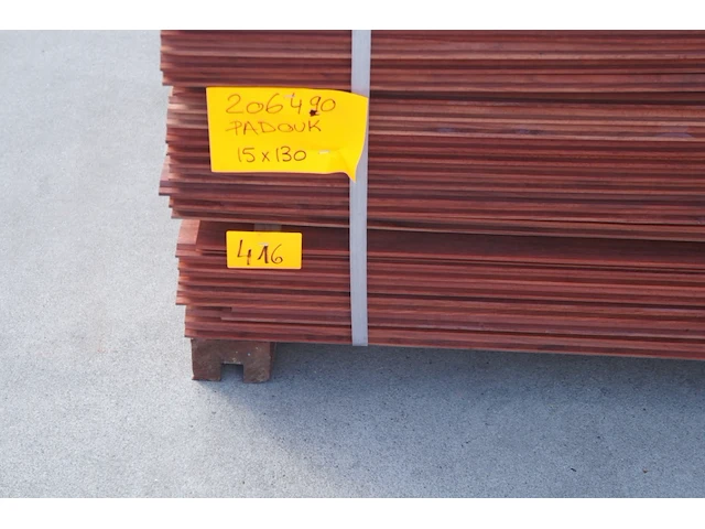 38,19 m² padouk gevelbekleding - afbeelding 2 van  4