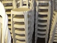 39 wit pvc stoelen (1140) - afbeelding 1 van  4