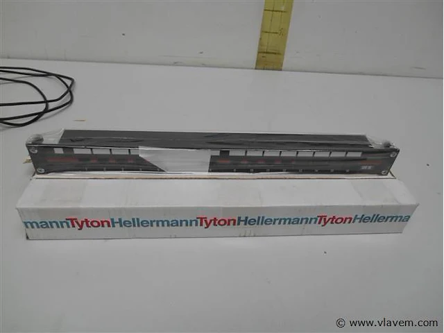 3st tytonhellermann 19"alpha-patch cat5e - afbeelding 1 van  2