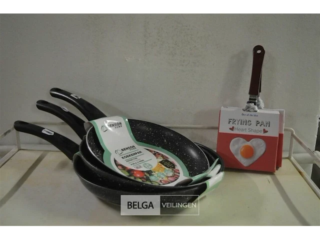 3x benson koekenpap 24cm,26cm,28cm, 2x frying pan heart shape - afbeelding 1 van  2