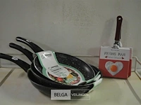 3x benson koekenpap 24cm,26cm,28cm, 2x frying pan heart shape - afbeelding 1 van  2