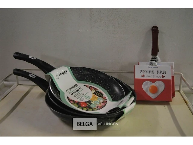 3x benson koekenpap 24cm,26cm,28cm, 2x frying pan heart shape - afbeelding 1 van  1