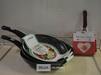 3x benson koekenpap 24cm,26cm,28cm, 2x frying pan heart shape - afbeelding 1 van  1