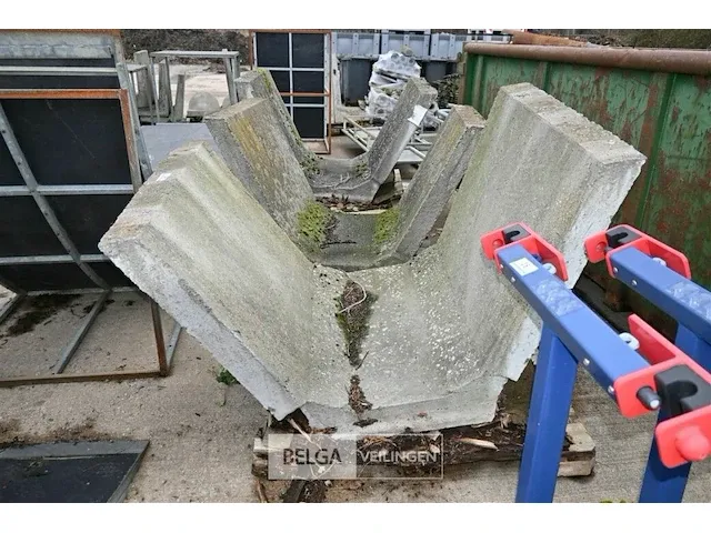 3x betonnen goot 155x105x80 - afbeelding 1 van  3