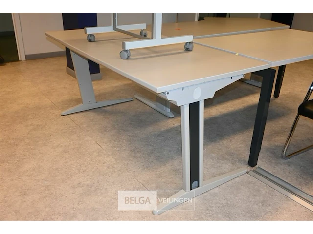 3x bureau met tafeltje en 2 stoelen - afbeelding 4 van  6