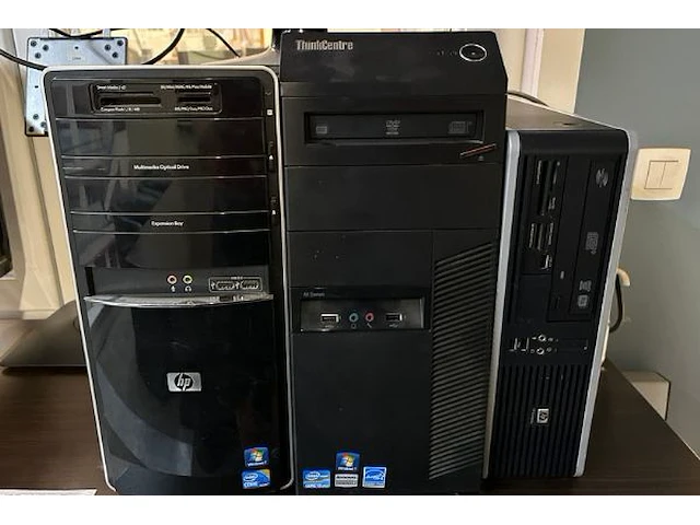 3x desktop, 4 schermen - afbeelding 2 van  4