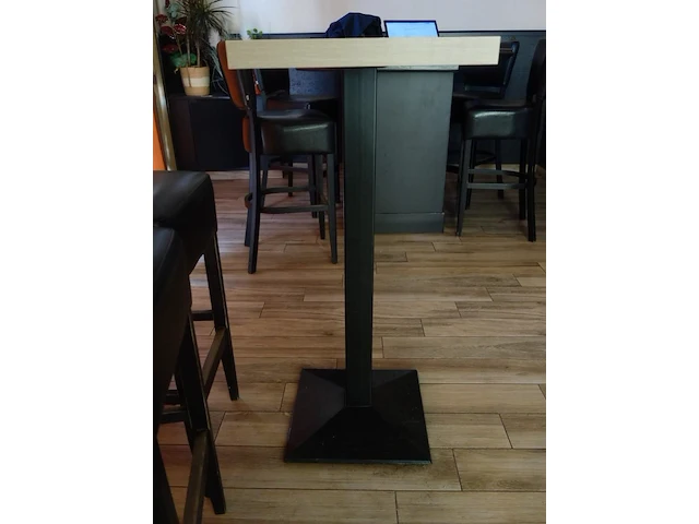 3x diverse houten tafels - afbeelding 1 van  4
