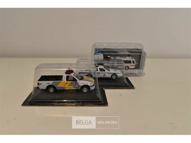 3x diverse miniatuur hulpverleningswagens - afbeelding 1 van  2