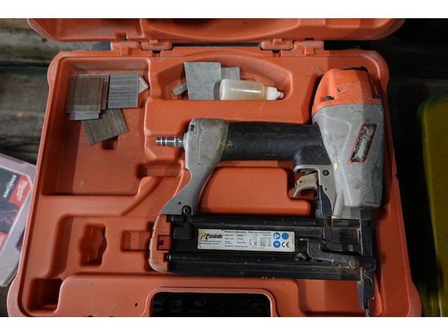 3x diverse tackers/nietjespistool - afbeelding 3 van  4